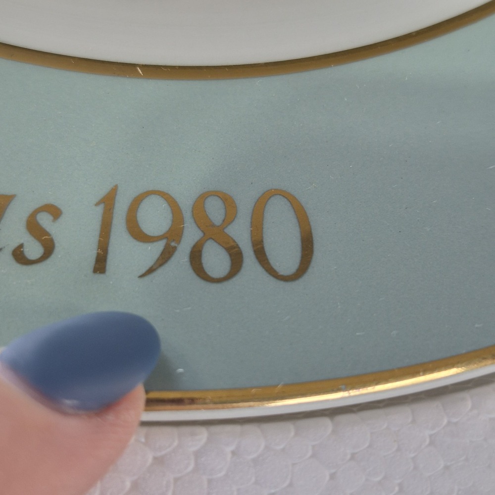 Avon Christmas Plate "Country Christmas" 1980- Vtg 8th Edition 22k gold trim - Picture 12 of 16